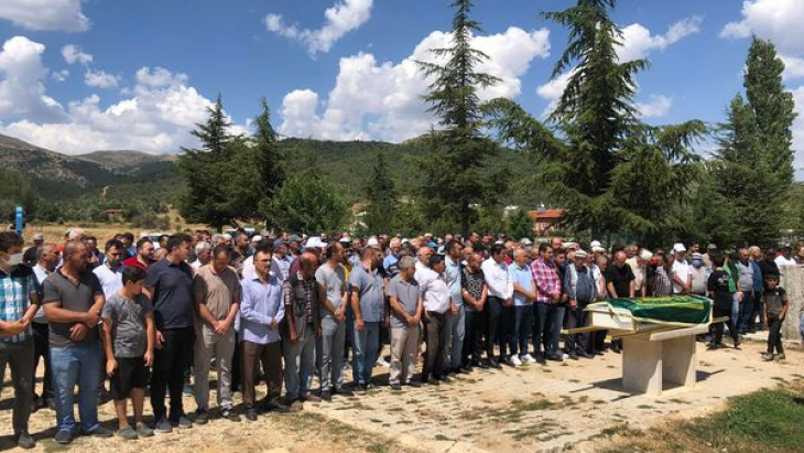 Belediye Başkanımız Mehmet Çiğdem beyefendi Cenaze evinde hüznü acıyı, Düğün evinde sevinci coşkuyu halkımızla birlikte yaşamaya ve paylaşmaya devam ediyor.