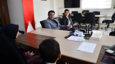 Hüyük Belediye Başkanlığı Makamı’na Hüyük İmam Hatip Ortaokulu 5/A sınıfı öğrencisi Mehmet Baş oturdu.